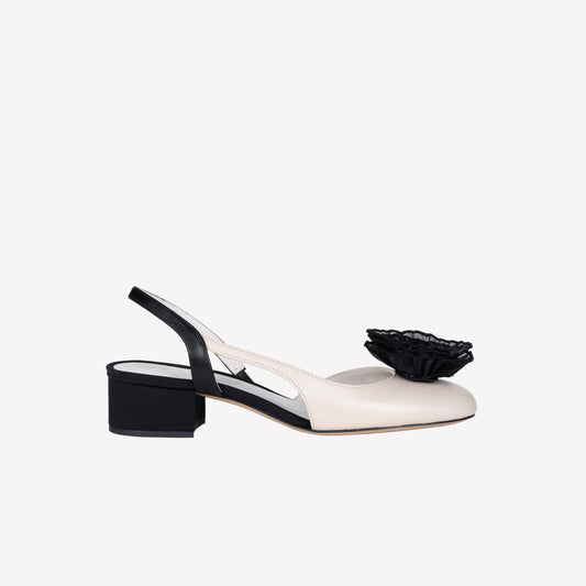 SLINGBACK IN PELLE BICOLORE CON FIORE IN TULLE ANTONIE - Bianco_nero | Roberto Festa