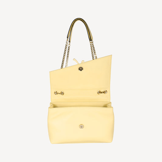 BORSA A SPALLA FLAP ASIMMETRICA IN PELLE MIMOSA CON ACCESSORIO LACCATO GIORGIA - Giallo | Roberto Festa