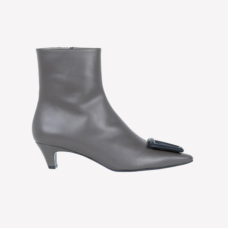 Roberto Festa Ankle boot in agnello con dettaglio in metallo opaco Lissy