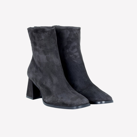 ANKLE BOOT IN CAMOSCIO ASFALTO YLARIA - Scarpe | Roberto Festa